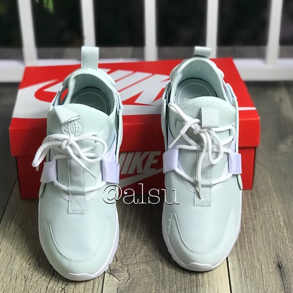 NWT Nike Air Huarache City Low Barely Gray  WMNS - Picture 3 of 7